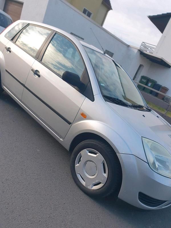 Gebraucht Ford Fiesta 80 PS (58 kW) 2005 Silber Kleinwagen