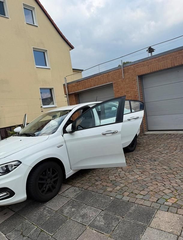 Gebraucht Fiat Tipo 95 PS (69 kW) 2019 Weiß Limousine