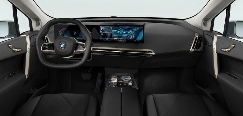 Gebraucht BMW iX 300 kW (408 PS) 2025 Weiß SUV