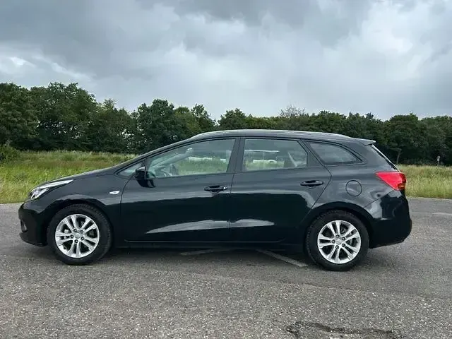Gebraucht Kia Ceed Sportswagon 99 PS (72 kW) 2013 Schwarz Kombi