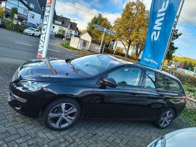 Gebraucht Peugeot 308 Active 131 PS (96 kW) 2015 Schwarz Kombi