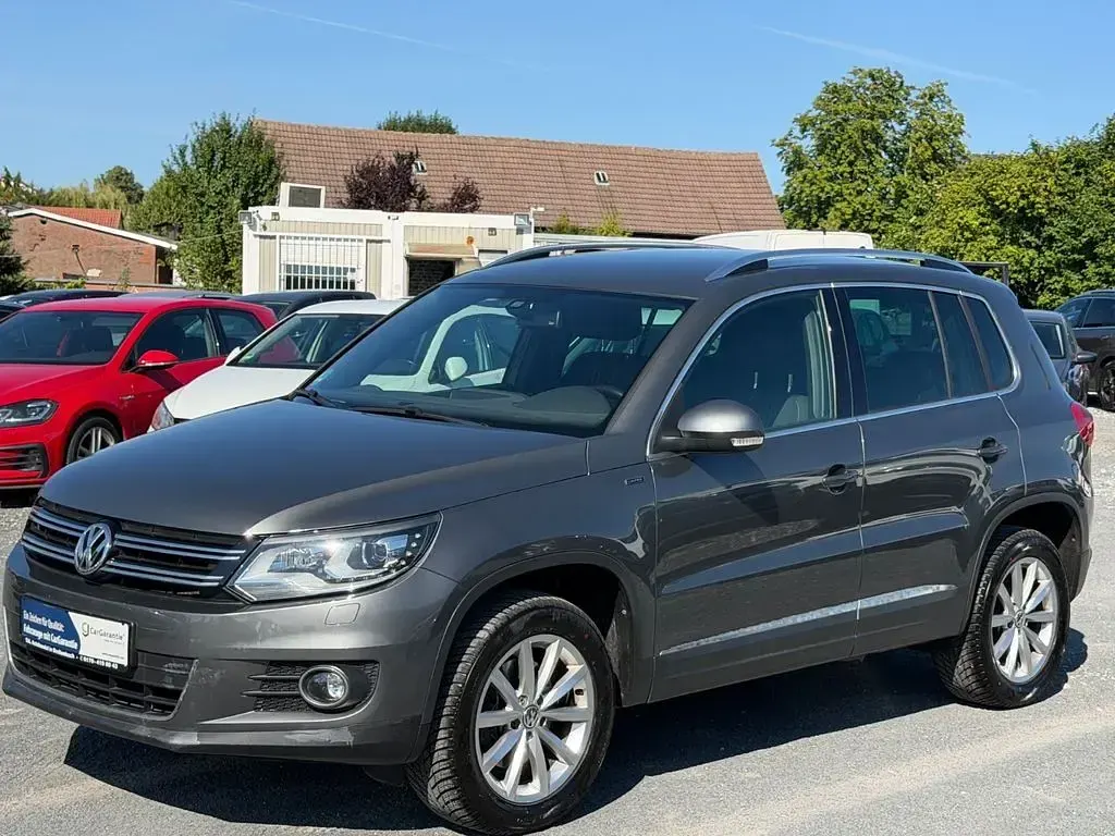 Gebraucht VW Tiguan LOUNGE 140 PS (102 kW) 2015 Grau SUV