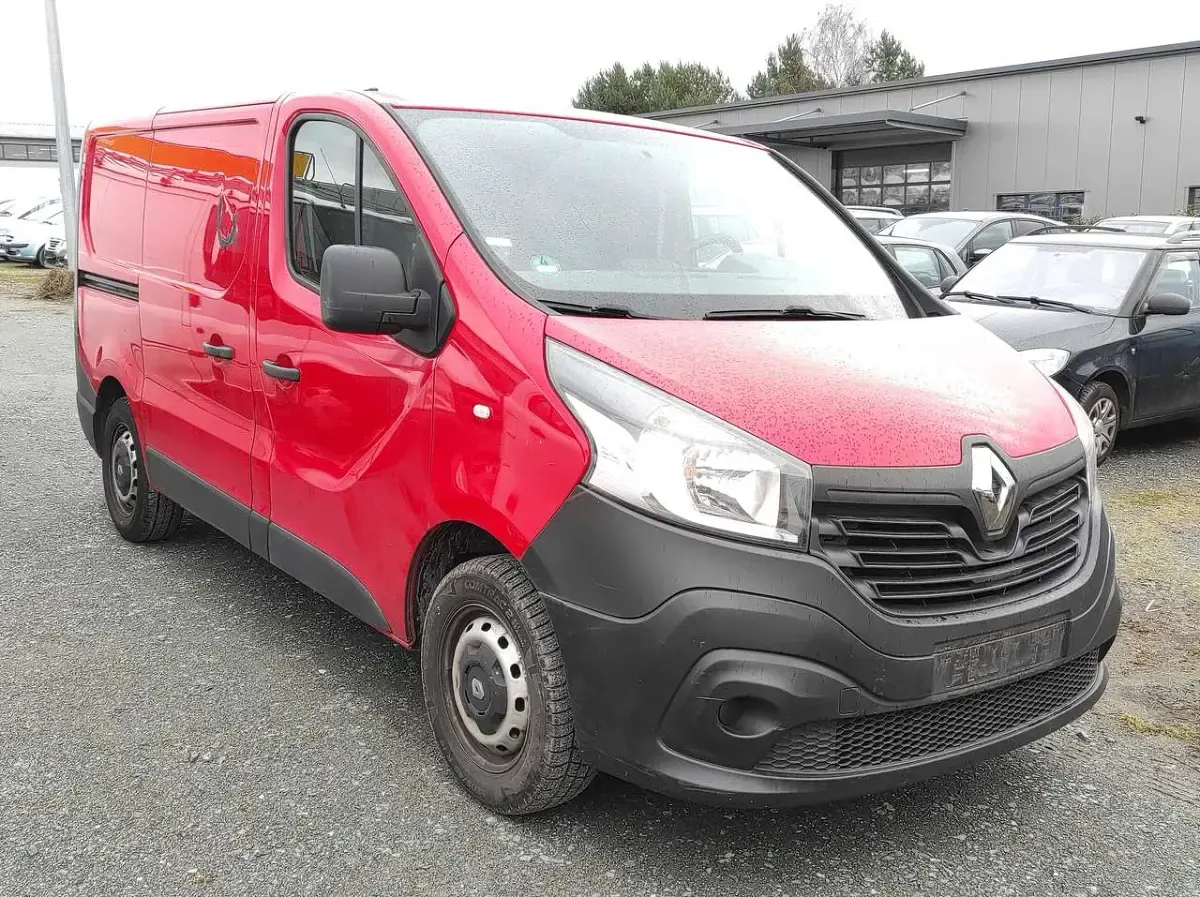 Usata Renault Trafic 90 CV (66 kW) 2014 Rosso Monovolume