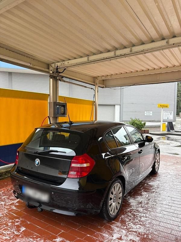 Schwarz Gebraucht 2009 BMW 118 Kleinwagen | 3.200 € (Fairer Preis) - Bild 1/4