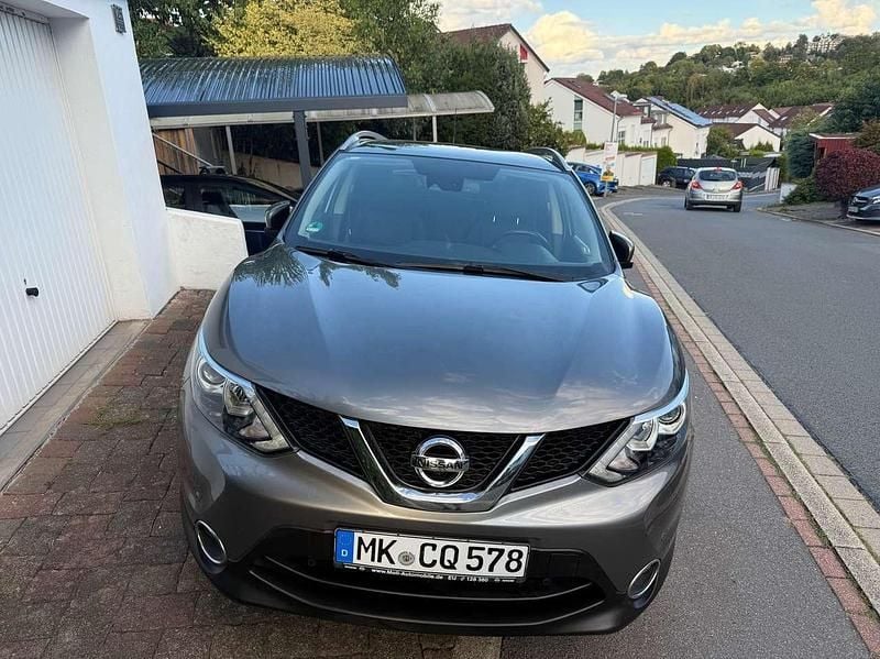 Grau Gebraucht 2015 Nissan Qashqai 360º SUV | 10.000 € (Superpreis) - Bild 1/4