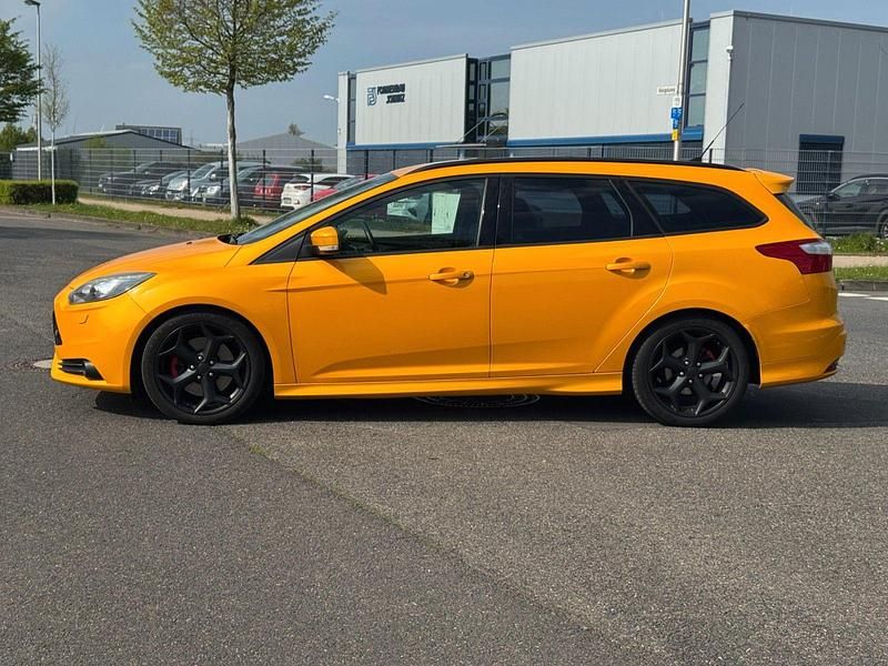 Usata Ford Focus ST 250 CV (183 kW) 2013 Giallo Station wagon