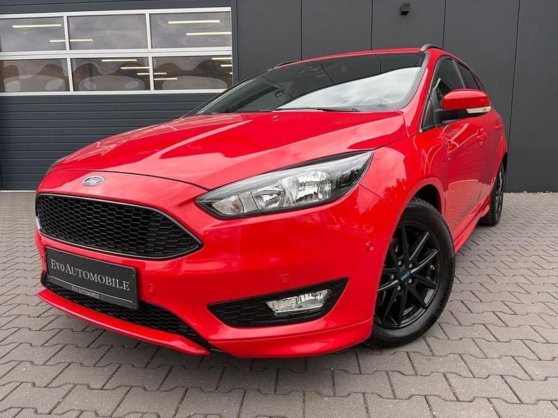 Rot Gebraucht 2018 Ford Focus ST-Line Limousine | 14.800 € (Fairer Preis) - Bild 1/4