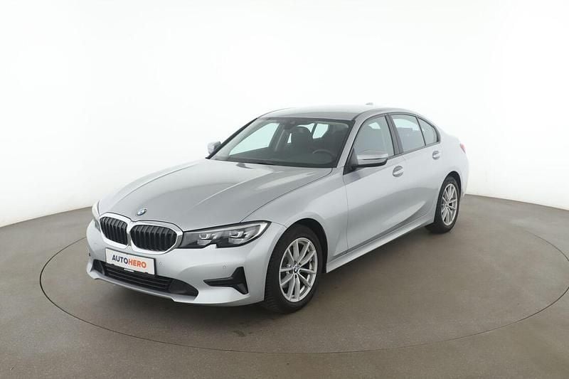 Grau Gebraucht 2019 BMW 320 Advantage Limousine | 23.780 € (Fairer Preis) - Bild 1/3