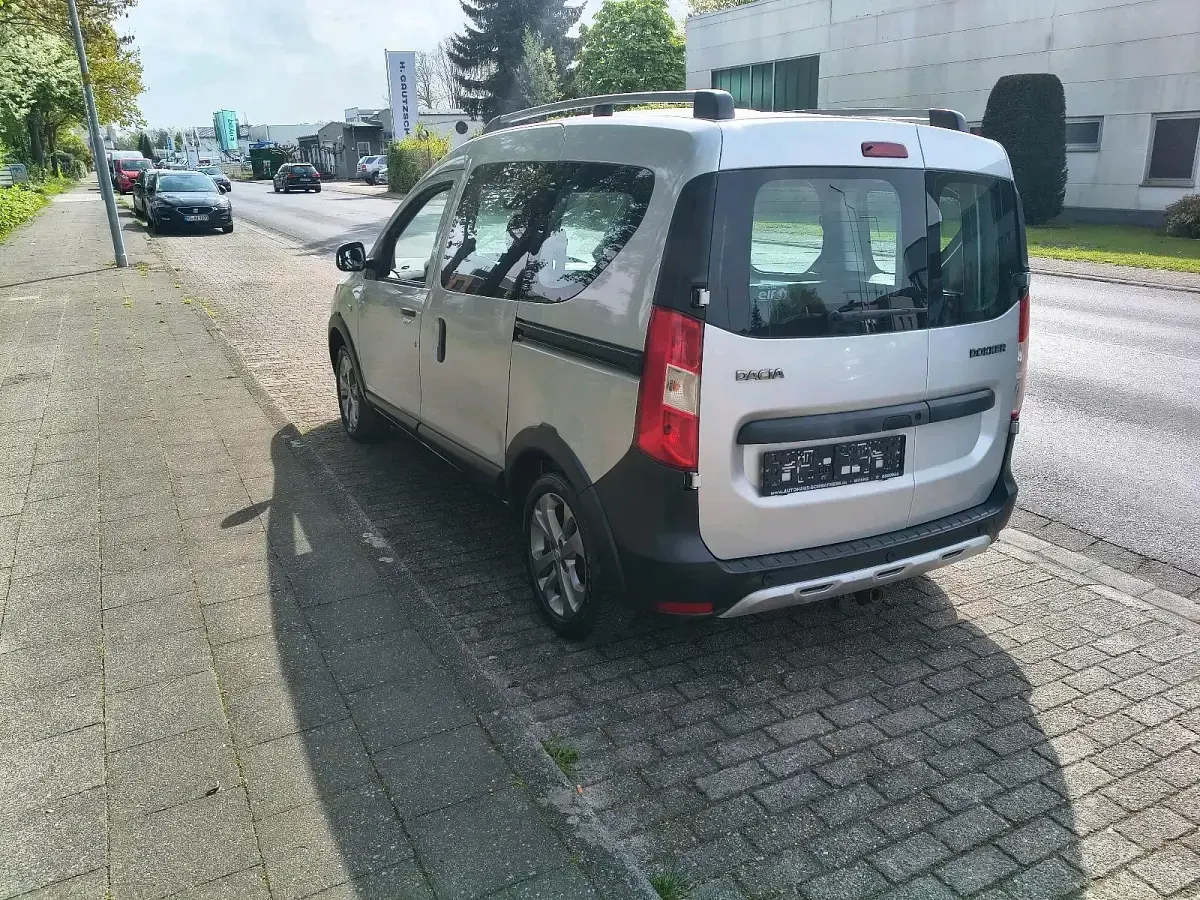 Gebraucht Dacia Dokker Stepway 115 PS (84 kW) 2016 Silber Van / Kleinbus