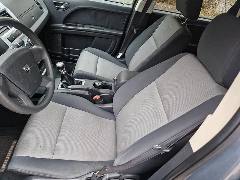 Gebraucht Dodge Journey 140 PS (102 kW) 2009 Grau SUV