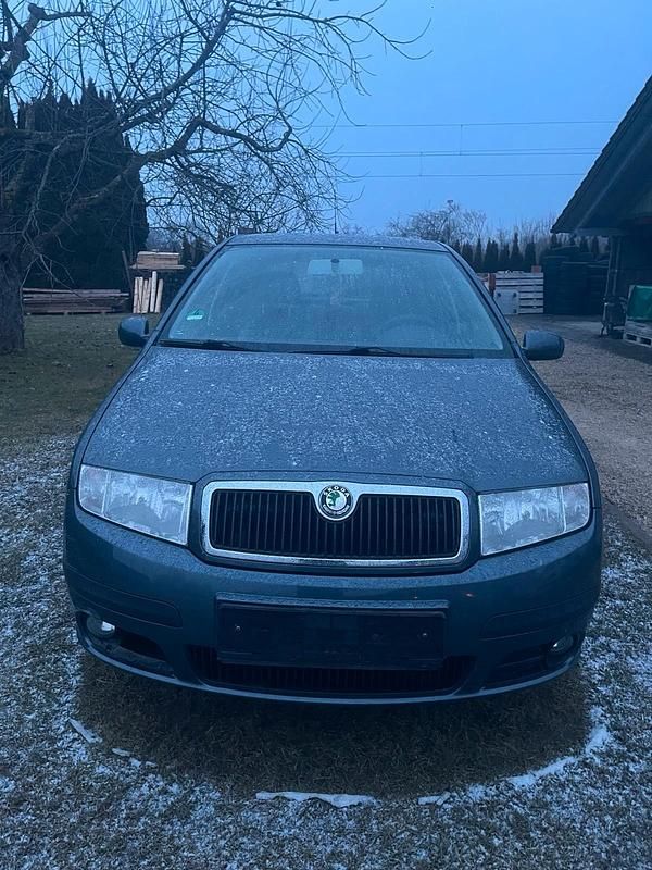 Grau Gebraucht 2007 Skoda Fabia Kleinwagen | 3.500 € - Bild 1/4
