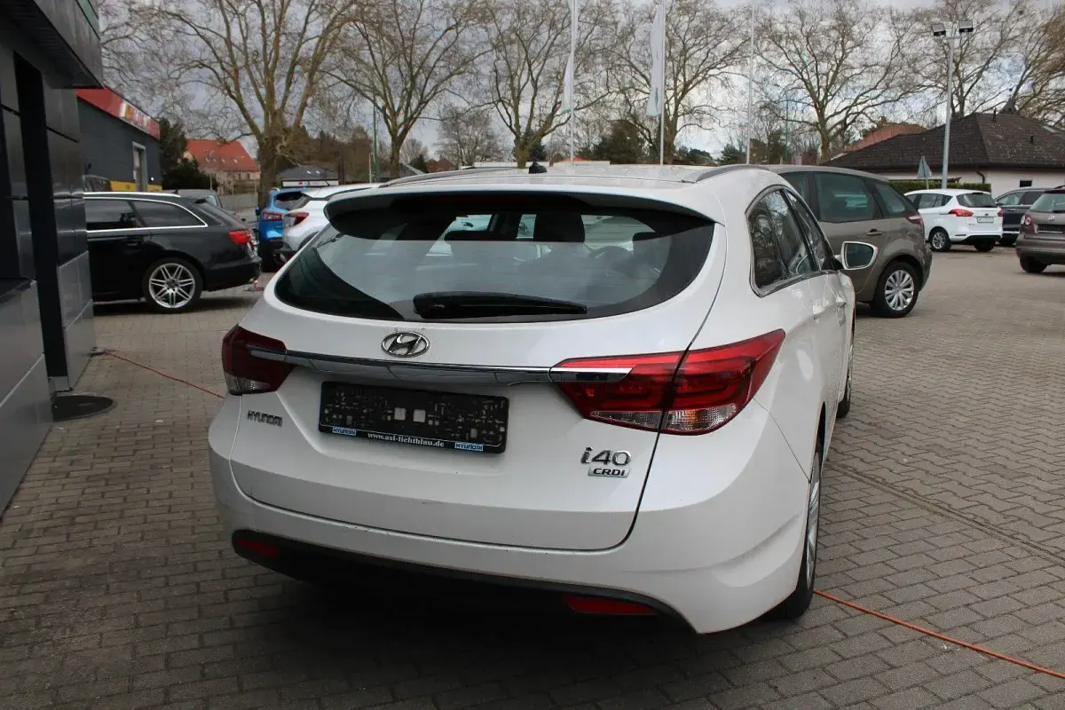 Gebraucht Hyundai i40 Classic 116 PS (85 kW) 2016 Weiß Kombi