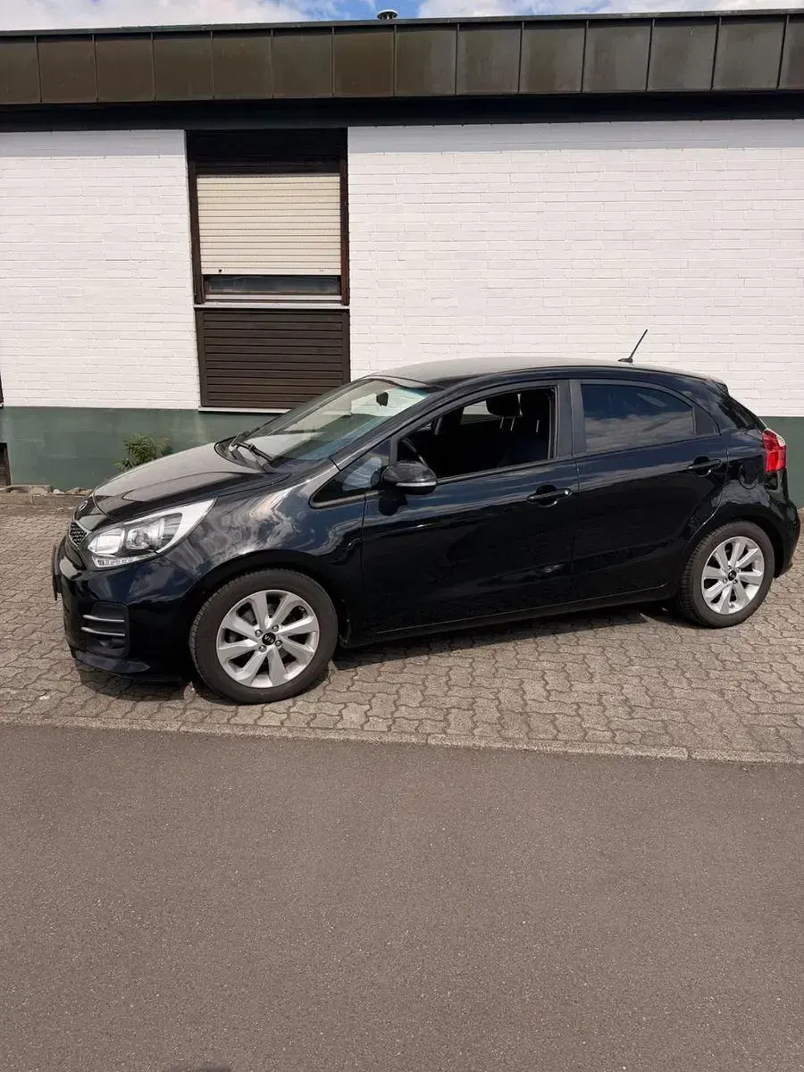 Gebraucht Kia Rio DREAM-TEAM Edition 84 PS (61 kW) 2016 Schwarz Kleinwagen