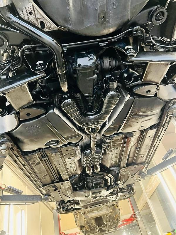 Schwarz Gebraucht 2000 BMW 528 M Sport Limousine | 12.499 € - Bild 1/4