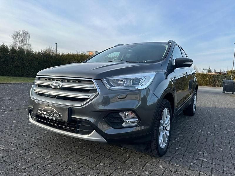 Gebraucht Ford Kuga Titanium 150 PS (110 kW) 2019 Grau SUV