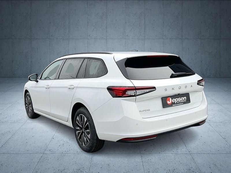 Neu Skoda Superb Selection 150 PS (110 kW) 2026 Kristallweiß Kombi