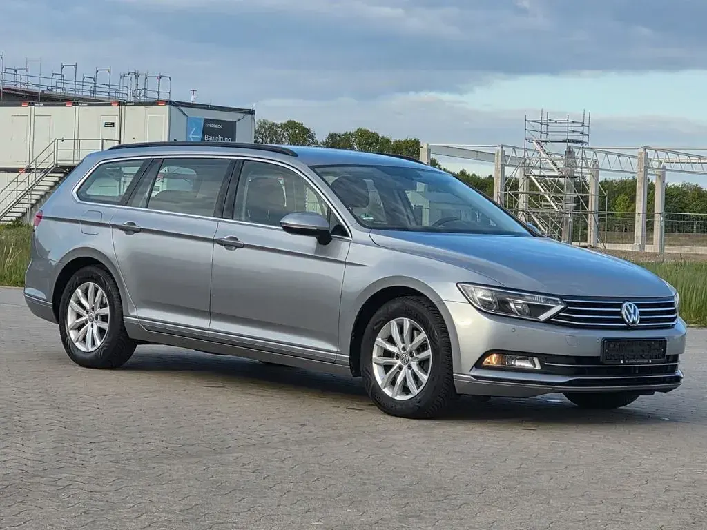 Gebraucht VW Passat Comfortline 150 PS (110 kW) 2018 Grau Kombi