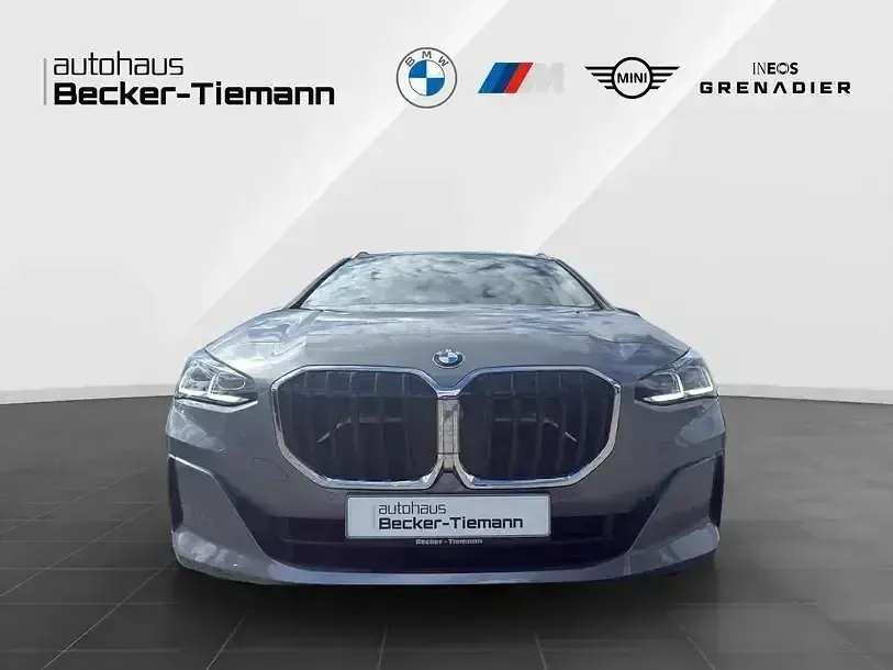 Gebraucht BMW 220 Active Tourer Luxury Line 150 PS (110 kW) 2025 Grau Van / Kleinbus