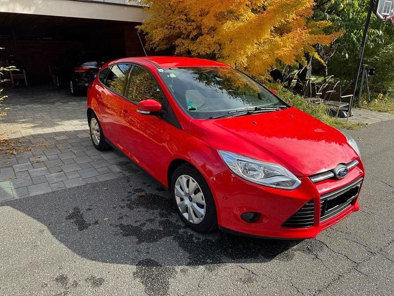 Gebraucht Ford Focus SYNC Edition 101 PS (74 kW) 2013 Rot Limousine