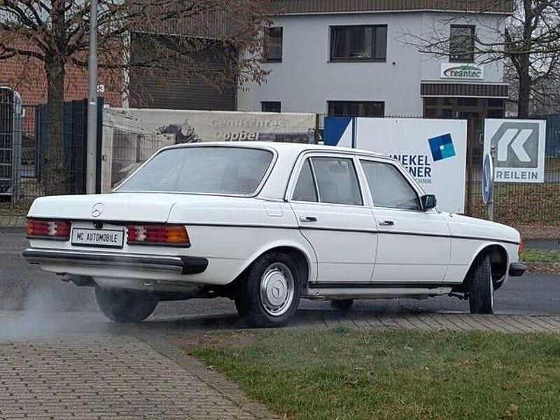 Gebraucht Mercedes 200 60 PS (44 kW) 1980 Beige Limousine
