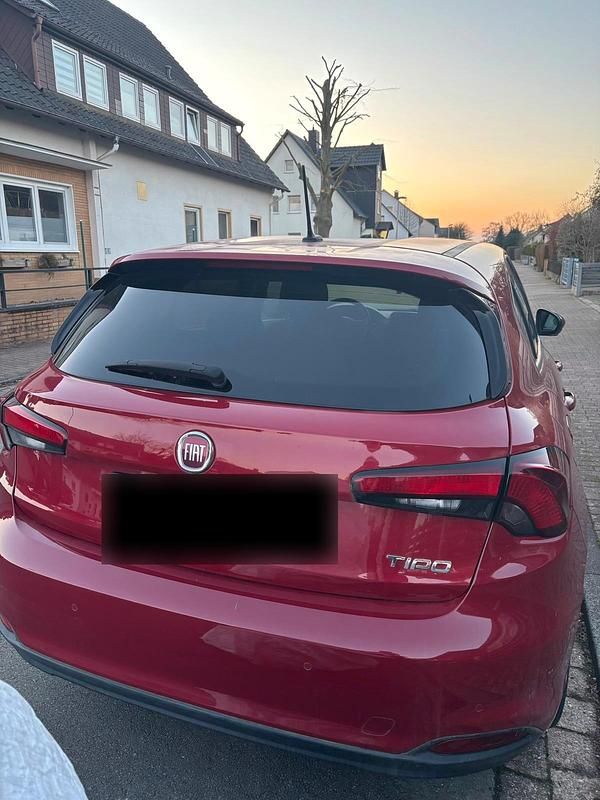 Gebraucht Fiat Tipo 120 PS (88 kW) 2018 Rot Limousine