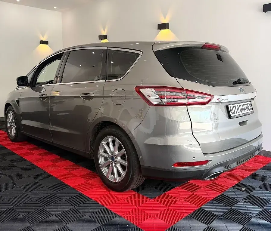 Gebraucht Ford S-MAX Titanium 179 PS (131 kW) 2016 Grau Van / Kleinbus