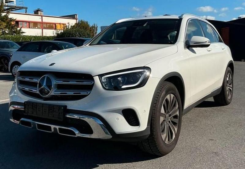 Polarweiss Gebraucht 2020 Mercedes GLC400d SUV | 46.950 € (Guter Preis) - Bild 1/4