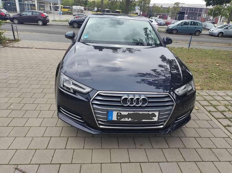 Blau Gebraucht 2018 Audi A4 Sport Limousine | 12.500 € (Superpreis) - Bild 1/4