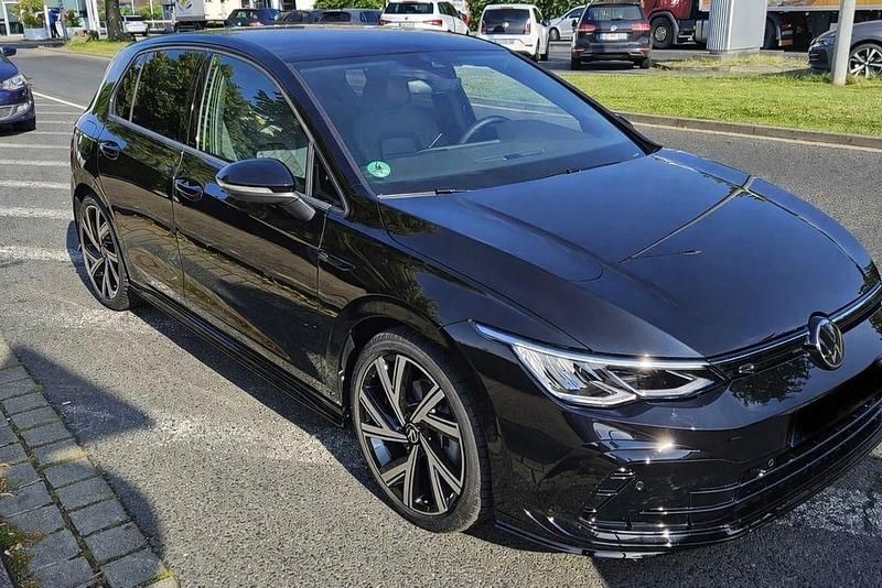Gebraucht VW Golf VIII R-line 131 PS (96 kW) 2023 Schwarz Limousine