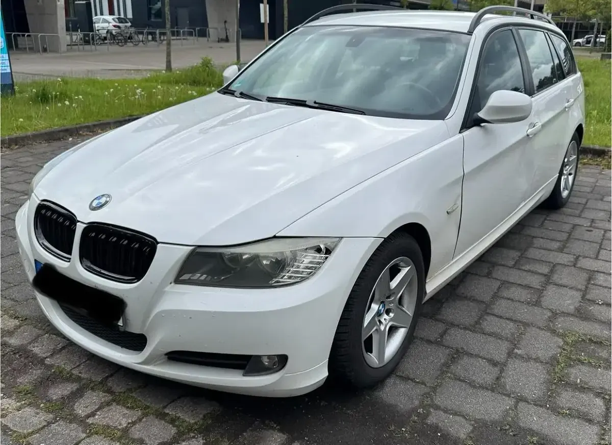 Gebraucht BMW 320 177 PS (130 kW) 2009 Weiß Kombi