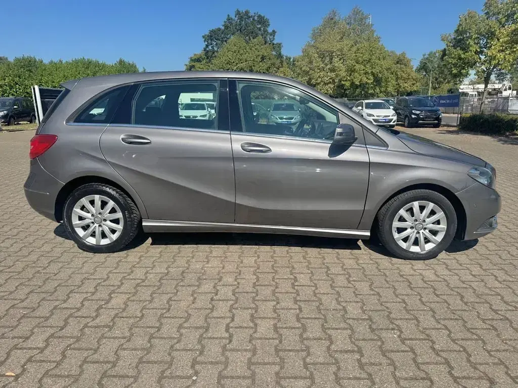 Gebraucht Mercedes B180 109 PS (80 kW) 2014 Grau Kleinwagen