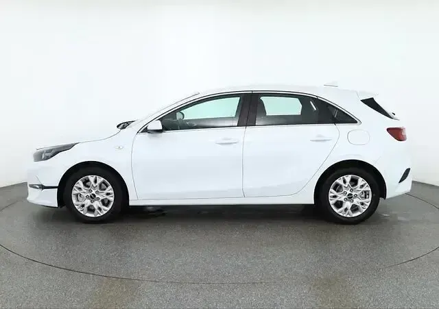 Gebraucht Kia Ceed Vision 160 PS (117 kW) 2023 Cararraweiss Kleinwagen