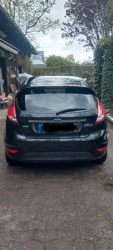 Gebraucht Ford Fiesta Trend 101 PS (74 kW) 2015 Schwarz Kleinwagen