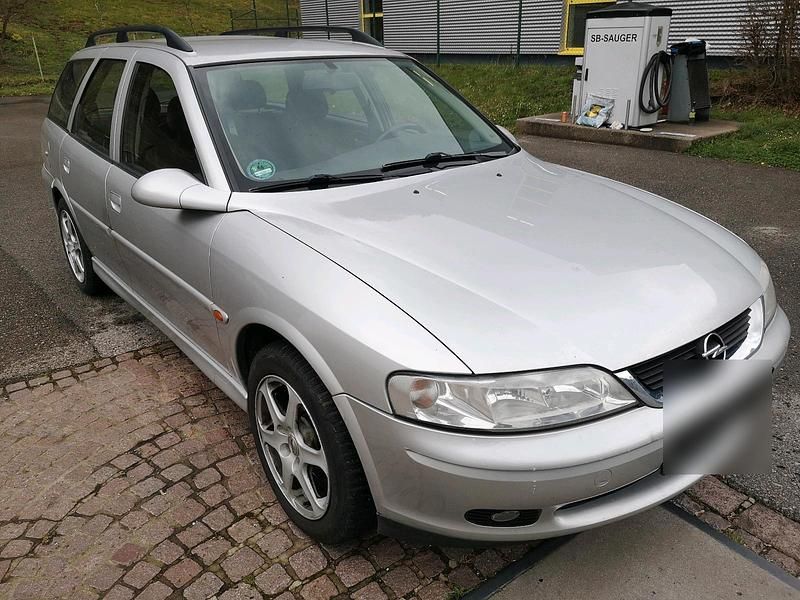 Gebraucht Opel Vectra Selection 125 PS (91 kW) 2001 Silber Kombi