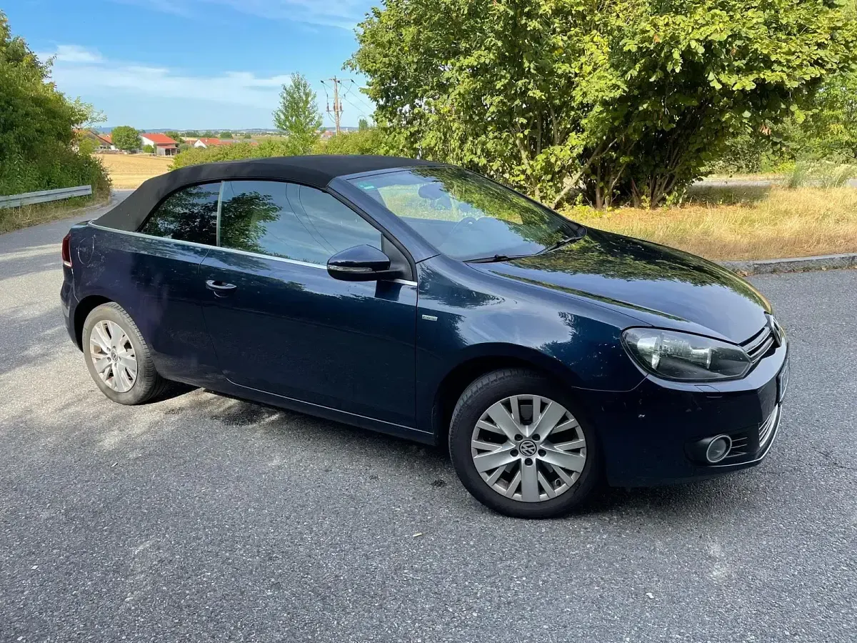 Gebraucht VW Golf Cabriolet 140 PS (102 kW) 2014 Blau Cabrio