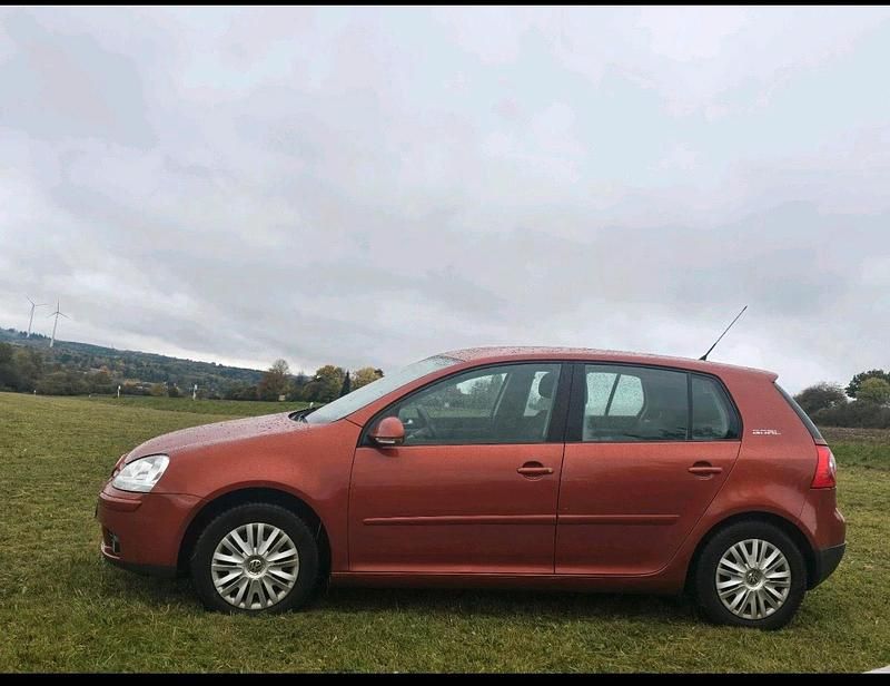 Gebraucht VW Golf 105 PS (77 kW) 2006 Orange Limousine