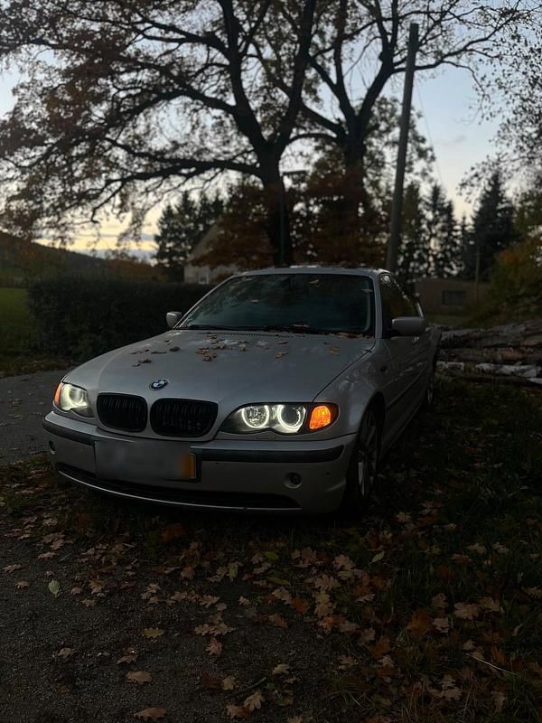 Silber Gebraucht 2005 BMW 320 Limousine | 1.700 € (Guter Preis) - Bild 1/4