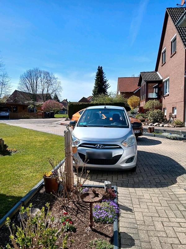 Gebraucht Hyundai i10 Edition 69 PS (50 kW) 2011 Silber Kleinwagen