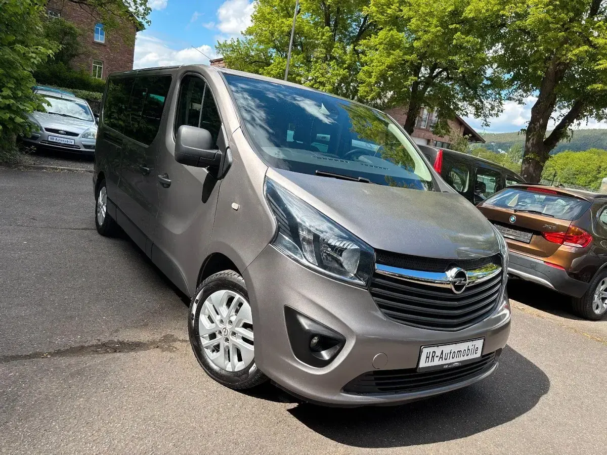 Gebraucht Opel Vivaro 145 PS (106 kW) 2017 Grau Van / Kleinbus