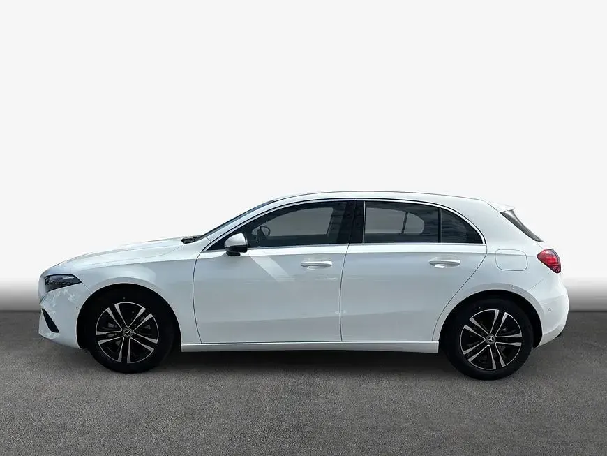 Gebraucht Mercedes A200 Advanced 163 PS (119 kW) 2025 Weiß Limousine