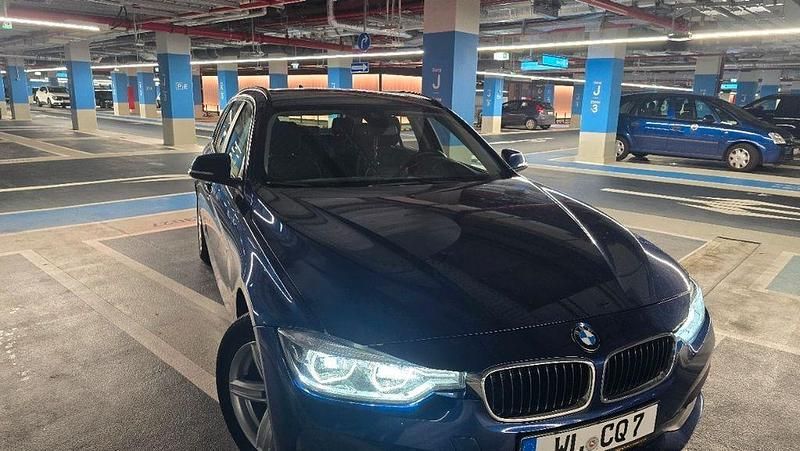 Blau Gebraucht 2017 BMW 318 Performance Kombi | 13.400 € (Fairer Preis) - Bild 1/4