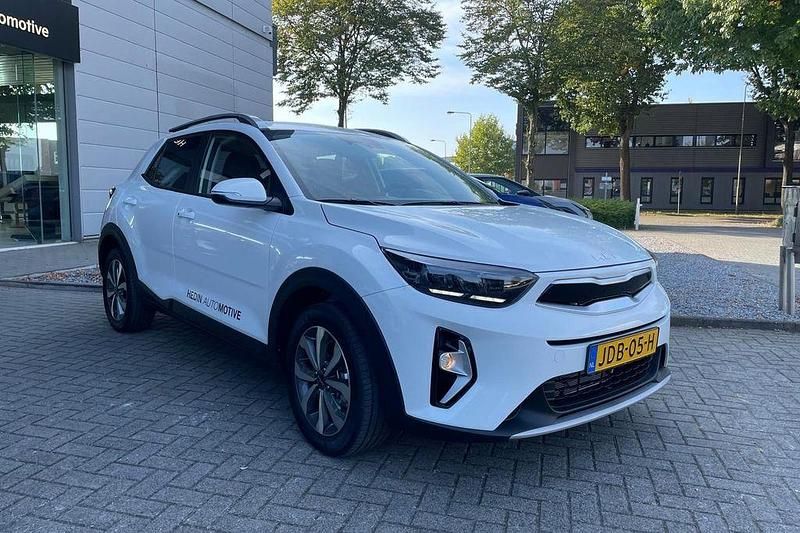 Gebraucht Kia Stonic 101 PS (74 kW) 2025 Weiß SUV