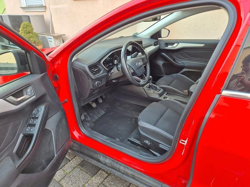 Gebraucht Ford Focus Cool & Connect 150 PS (110 kW) 2018 Rot Kombi