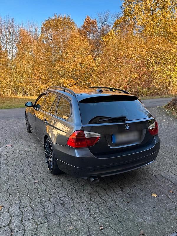 Gebraucht BMW 320 163 PS (119 kW) 2006 Grau Kombi