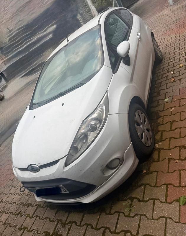 Weiß Gebraucht 2010 Ford Fiesta Kleinwagen | 1.100 € (Superpreis) - Bild 1/1
