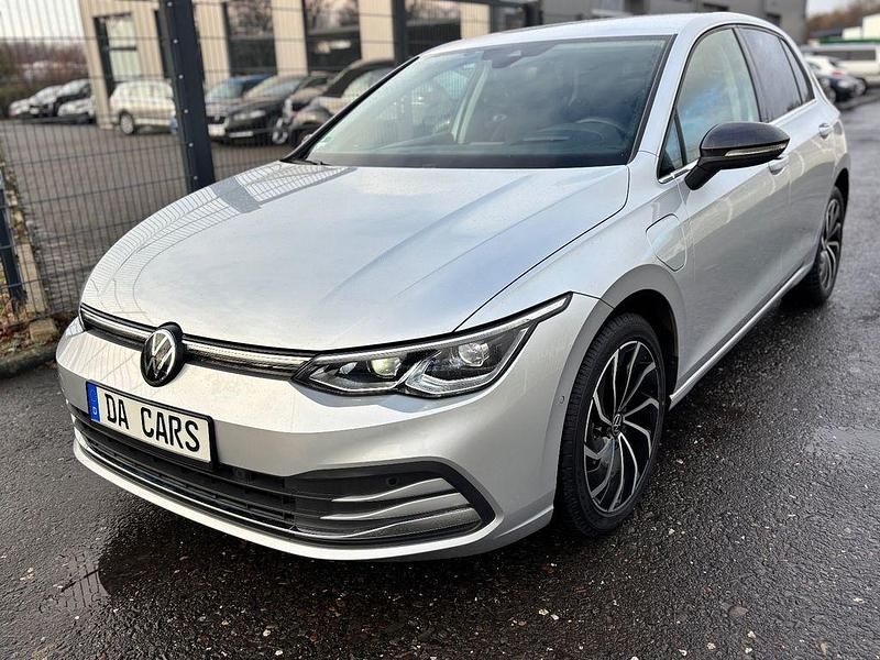 Silber Gebraucht 2022 VW Golf Style Limousine | 18.600 € (Guter Preis) - Bild 1/4
