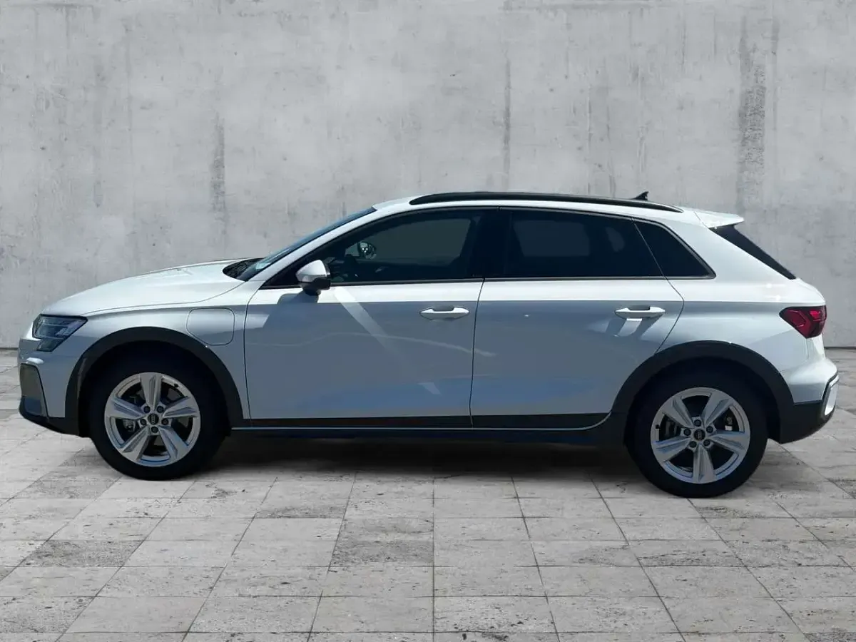 Gebraucht Audi A3 Performance 204 PS (150 kW) 2025 Gletscherweiß metallic Limousine