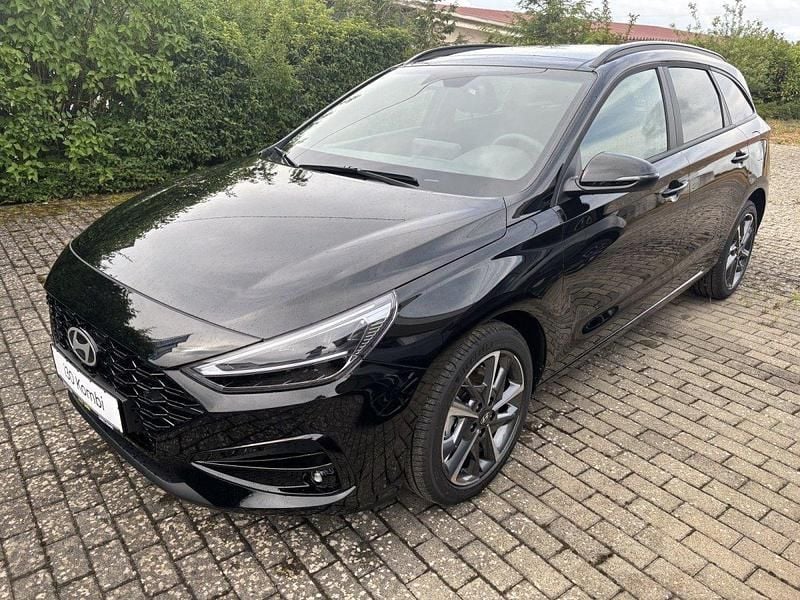 Abyss black Gebraucht 2025 Hyundai i30 Advantage Kombi | 26.950 € (Etwas zu teuer) - Bild 1/4