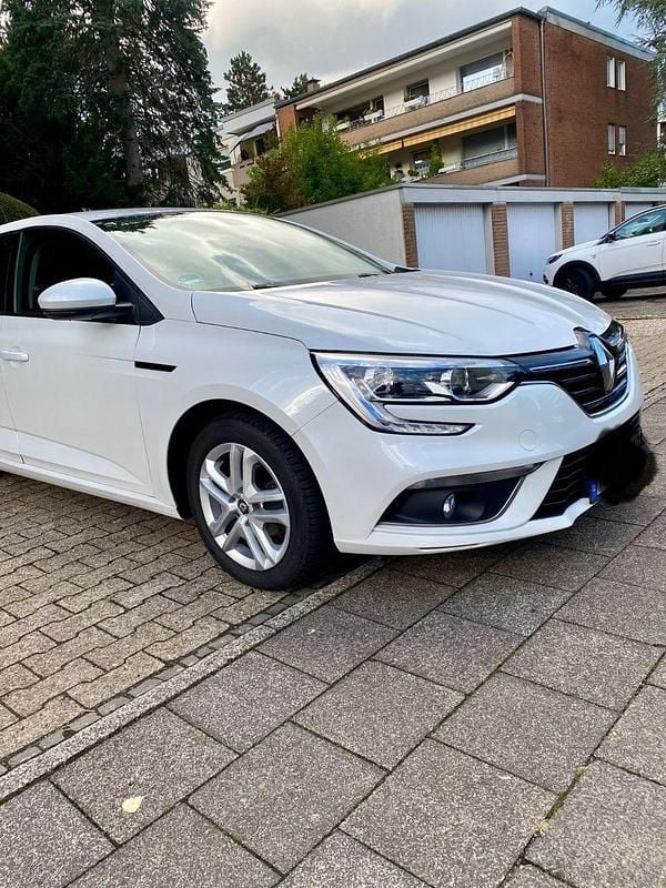 Weiß Gebraucht 2018 Renault Mégane GrandTour Intens Kombi | 8.400 € (Guter Preis) - Bild 1/4