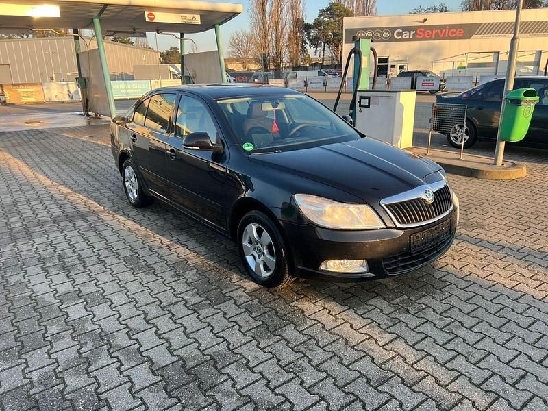 Schwarz Gebraucht 2009 Skoda Octavia Limousine | 2.800 € (Guter Preis) - Bild 1/4
